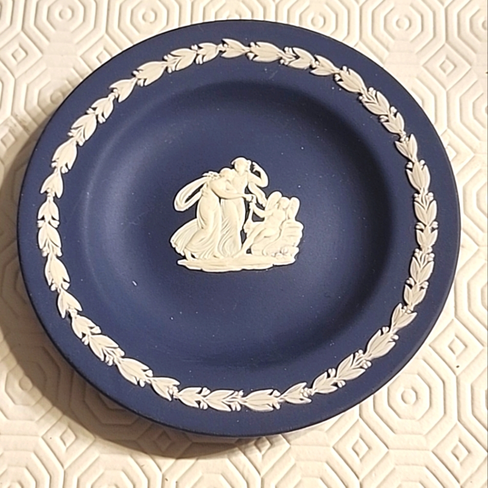 Vtg Wedgwood Jasperware Navy Blue Trinket Dish Pin Tray Angel & Ladies England